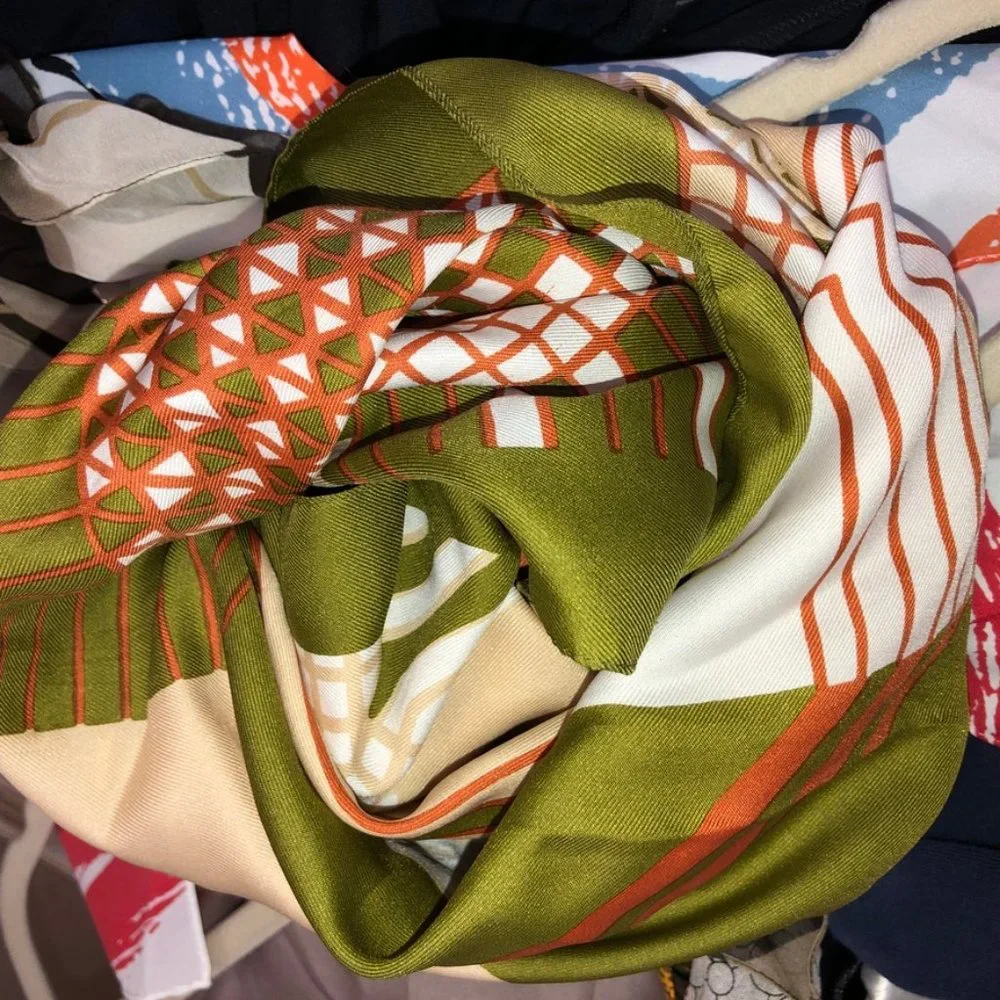 Vintage FALL COLORS 1970s Avocado Burnt orange graphic print scarf